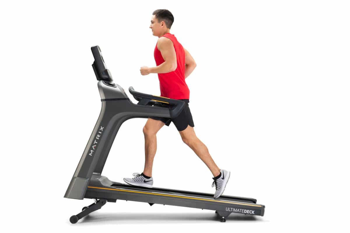 MXR21_MDPROD_T30-XR-03 treadmill male running w-steep incline_profile